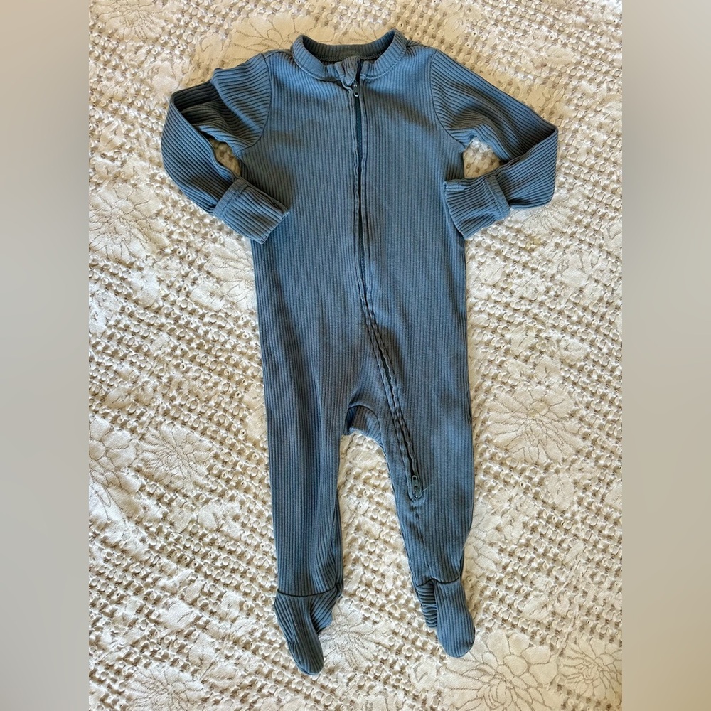 🦋Old Navy Ribbed Stretchy Footie